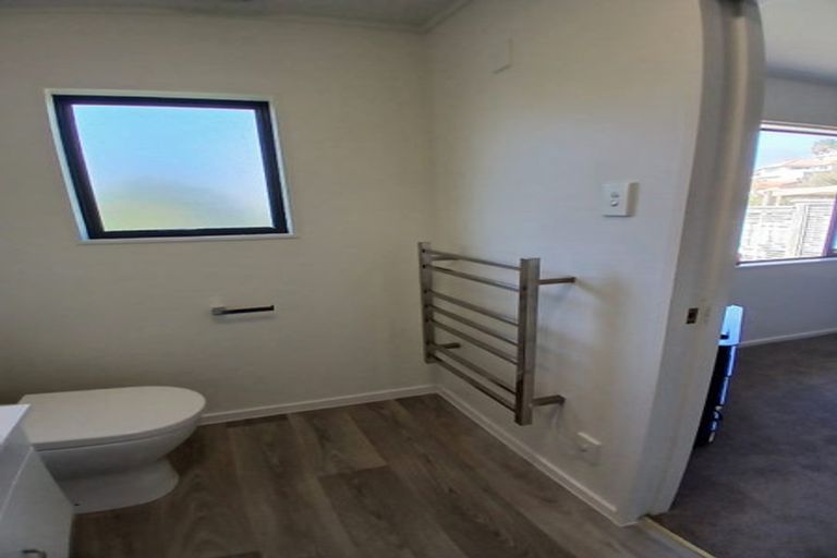 Photo of property in 2/5 Pelican Lane, Unsworth Heights, Auckland, 0632