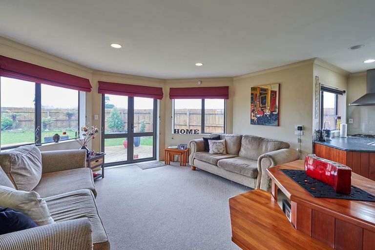 Photo of property in 14 Brookside Close, Highbury, Palmerston North, 4412