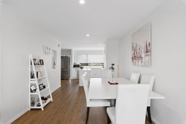 Photo of property in 10 Carder Court, Hobsonville, Auckland, 0618