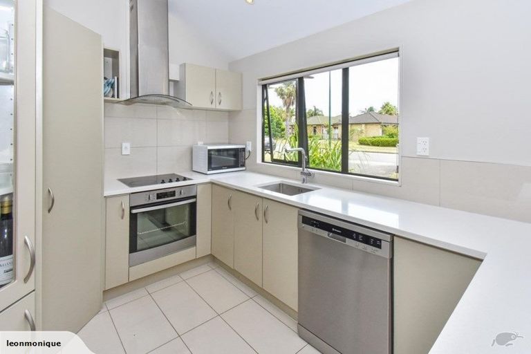 Photo of property in 18 Crannog Fen, Wattle Downs, Auckland, 2103
