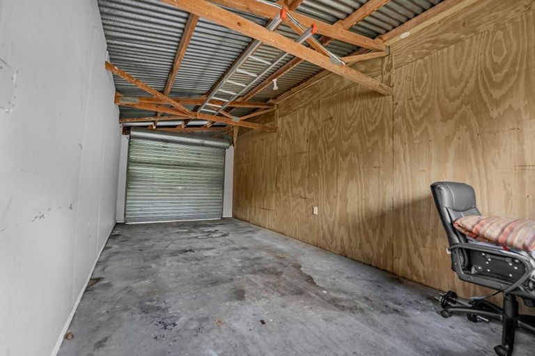 Photo of property in 17 Landow Place, Henderson, Auckland, 0612