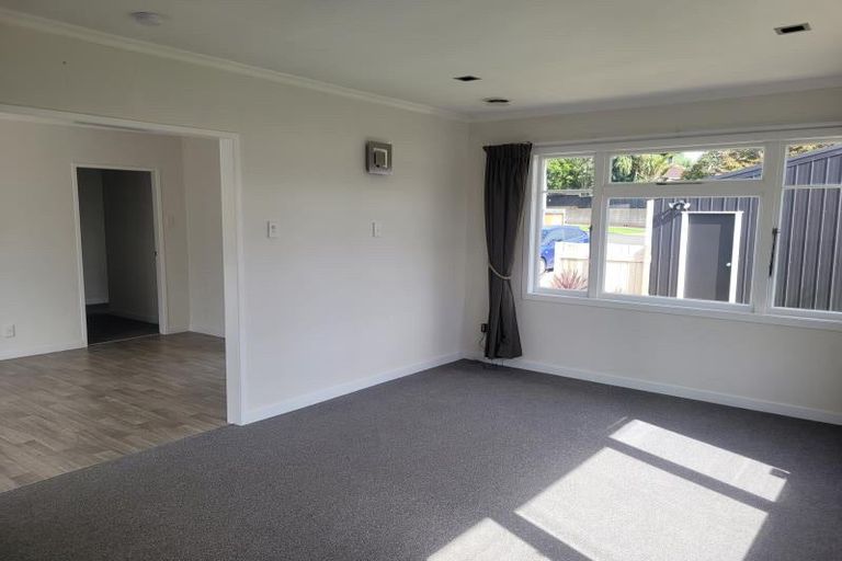 Photo of property in 73 Govett Avenue, Frankleigh Park, New Plymouth, 4310