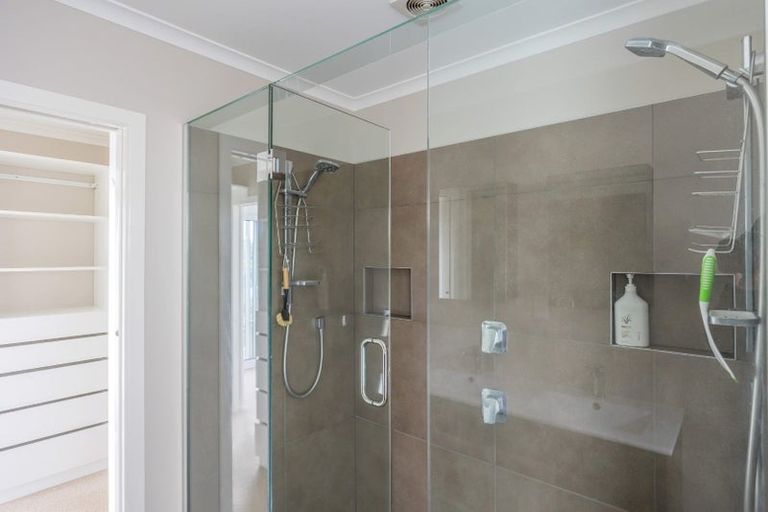 Photo of property in 2/17 Bevyn Street, Castor Bay, Auckland, 0620