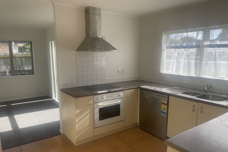 Photo of property in 6 Mark Edgar Place, Clendon Park, Auckland, 2103