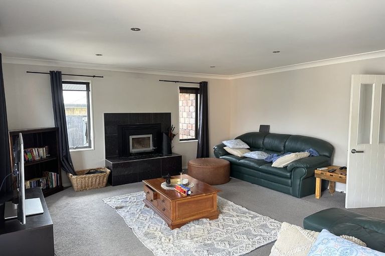 Photo of property in 13 Ripple Grove, Waiuku, 2123