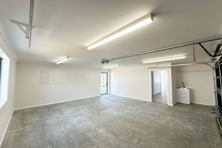 Photo of property in 91 Cynisca Crescent, Wallaceville, 5018