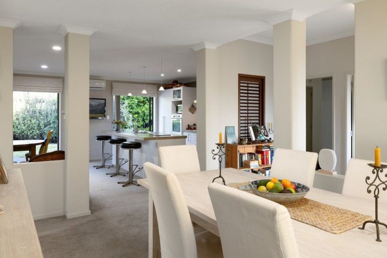 Photo of property in 5 Seabreeze Place, Papamoa Beach, Papamoa, 3118