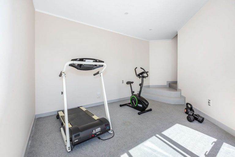 Photo of property in 22 Molyneux Close, Whitby, Porirua, 5024