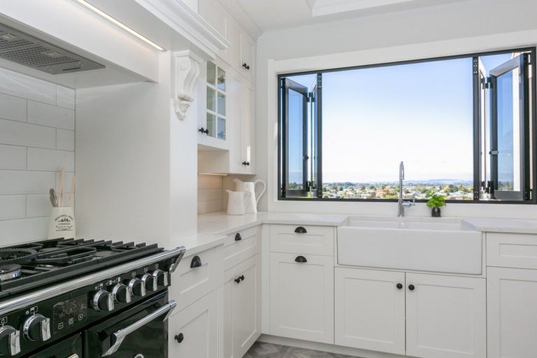 Photo of property in 4 Ridgeway Terrace, Taradale, Napier, 4112