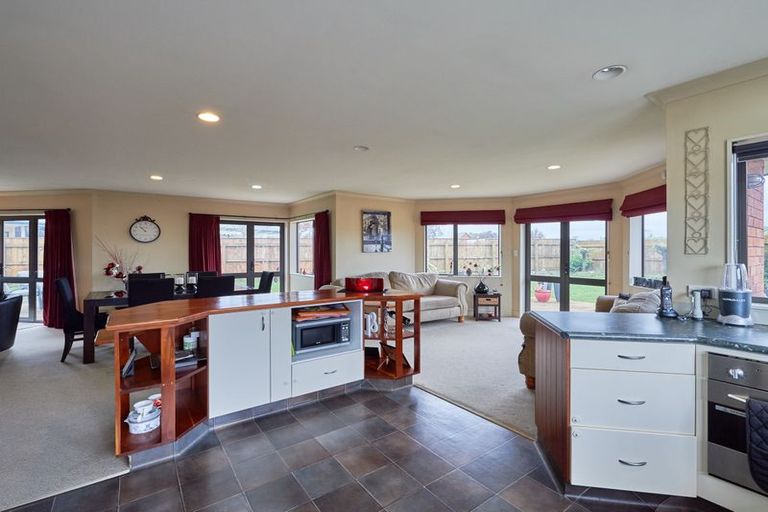 Photo of property in 14 Brookside Close, Highbury, Palmerston North, 4412