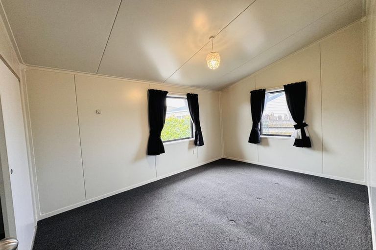 Photo of property in 67 Rhodes Drive, Kelvin Grove, Palmerston North, 4414