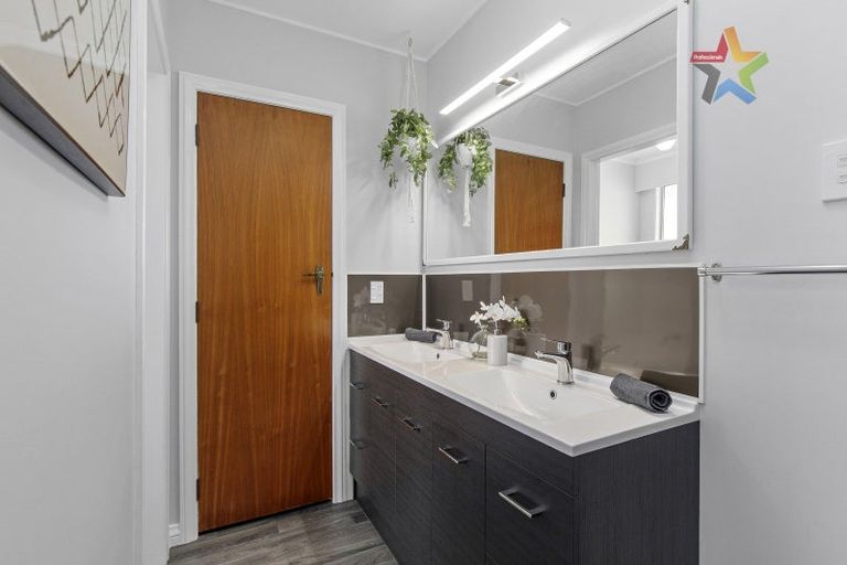 Photo of property in 3 Earlston Grove, Avalon, Lower Hutt, 5011