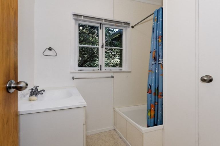 Photo of property in 79 North Piha Road, Piha, 0772