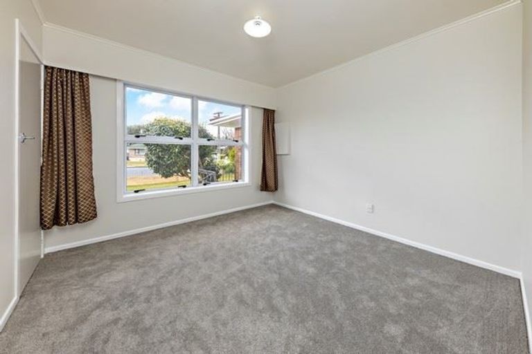 Photo of property in 15 Salas Place, Papakura, 2110