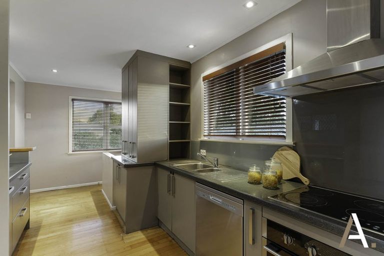 Photo of property in 80 La Trobe Street, Pakuranga Heights, Auckland, 2010