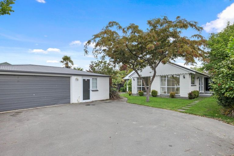 Photo of property in 87 Memorial Avenue, Ilam, Christchurch, 8053