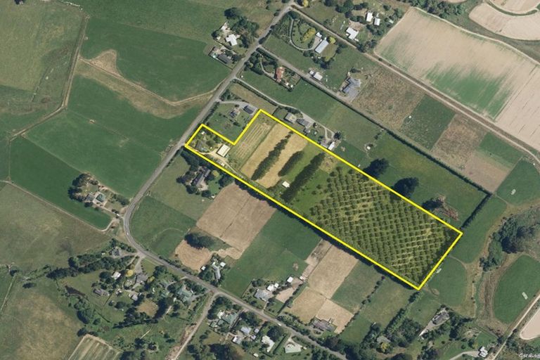 Photo of property in 214 Kawiu Road, Levin, 5510