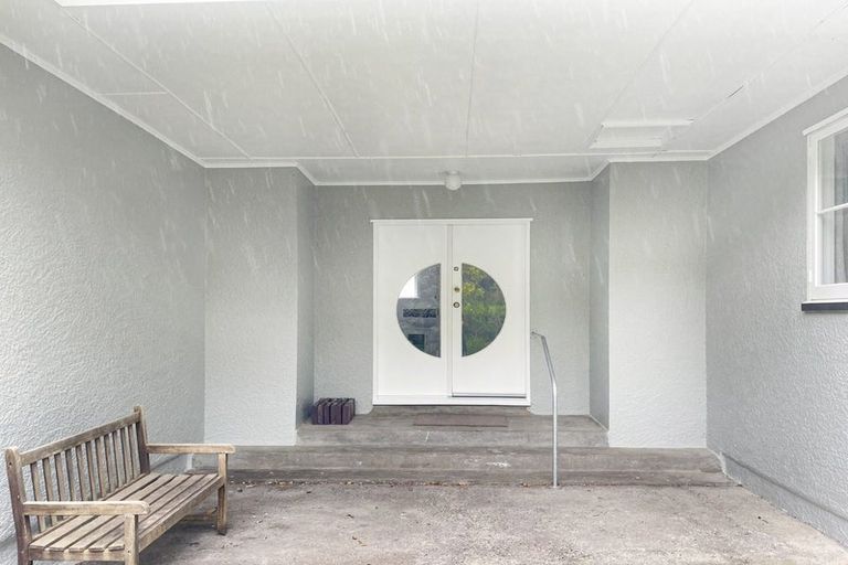 Photo of property in 31 Pinehaven Road, Pinehaven, Upper Hutt, 5019