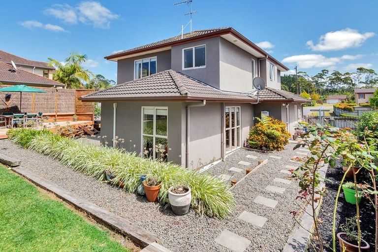 Photo of property in 6 Fairford Avenue, Henderson, Auckland, 0612
