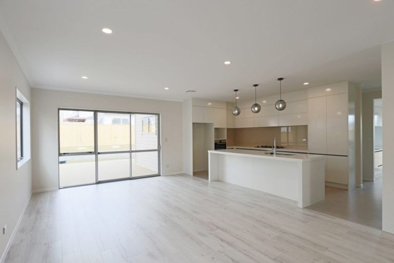 Photo of property in 16 Hikuawa Road, Flat Bush, Auckland, 2019