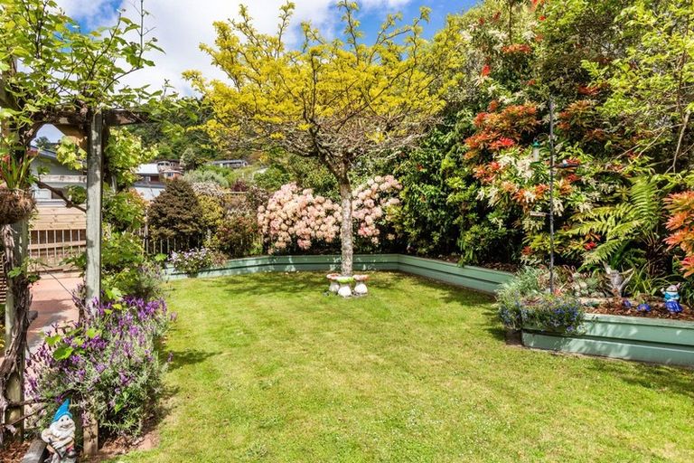 Photo of property in 4 Shera Street, Acacia Bay, Taupo, 3330