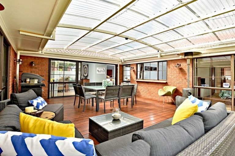 Photo of property in 5 Cumbrian Place, Conifer Grove, Takanini, 2112