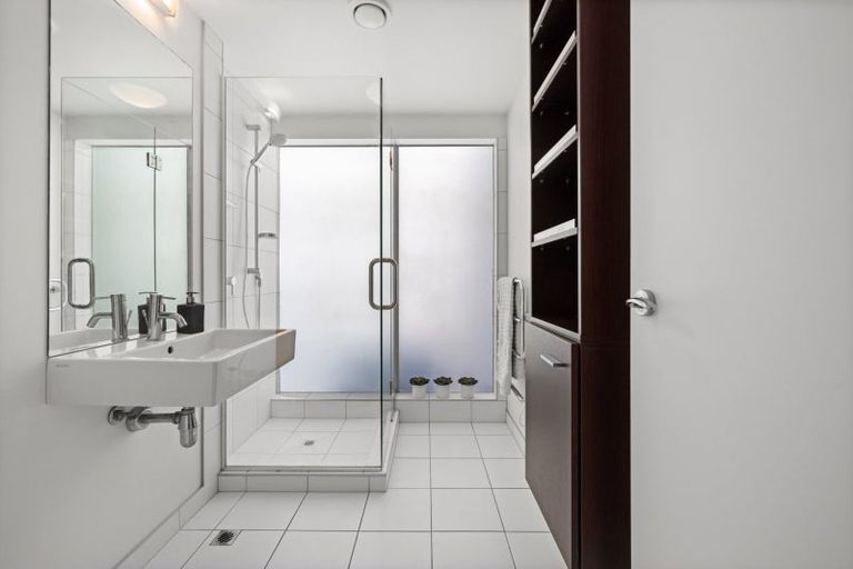 Photo of property in 10/74 Oriental Parade, Oriental Bay, Wellington, 6011