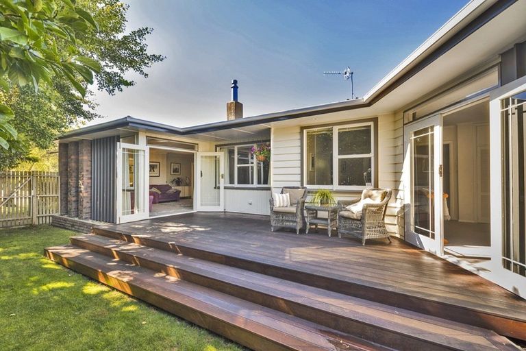 Photo of property in 10 Edwards Place, Terrace End, Palmerston North, 4410