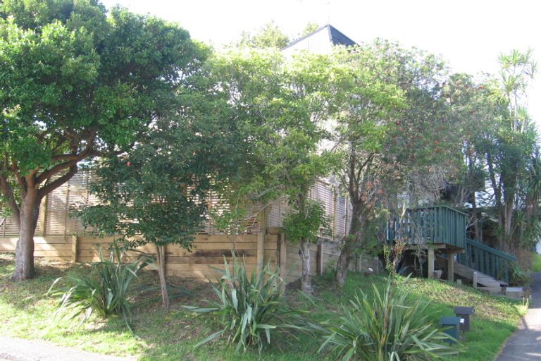 Photo of property in 2/4 Catrina Avenue, Birkenhead, Auckland, 0626