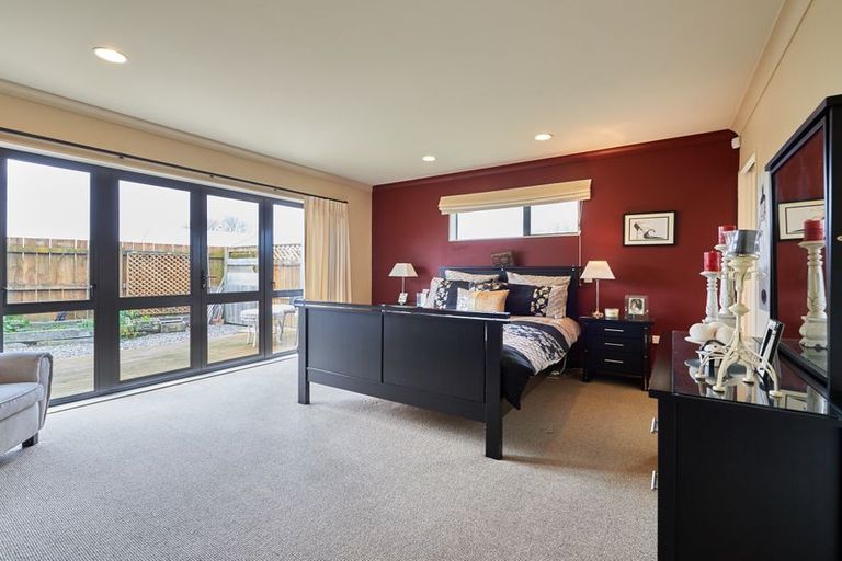 Photo of property in 14 Brookside Close, Highbury, Palmerston North, 4412