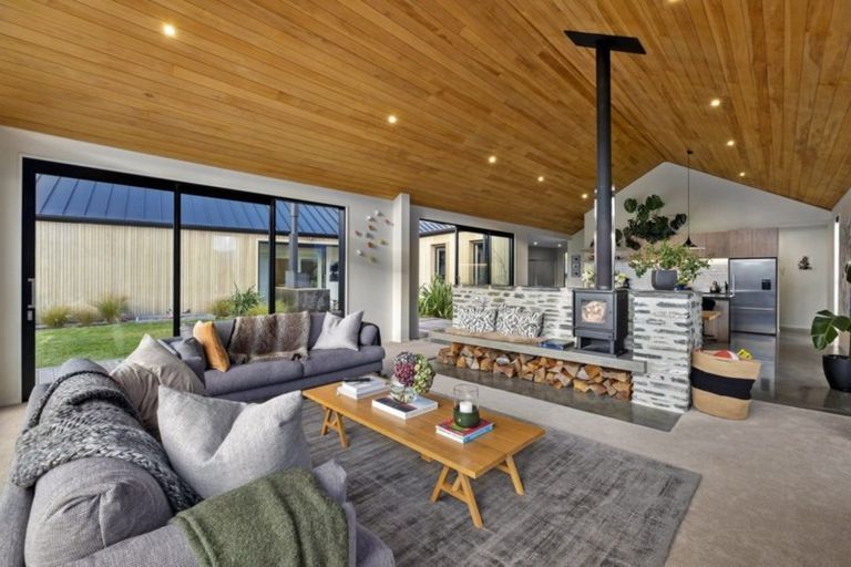 Photo of property in 10 Double Cone Road, Jacks Point, Queenstown, 9371