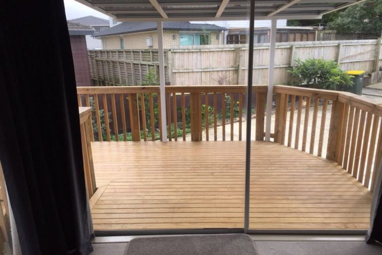 Photo of property in 1/4 Orton Street, Glenfield, Auckland, 0627