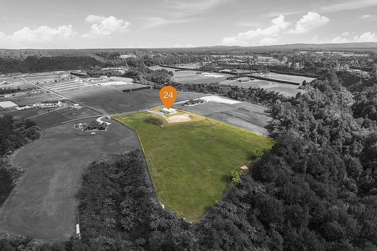 Photo of property in 24 Sarona Park Drive, Omanawa, 3171