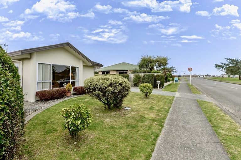 Photo of property in 4g Cedar Drive, Paraparaumu Beach, Paraparaumu, 5032