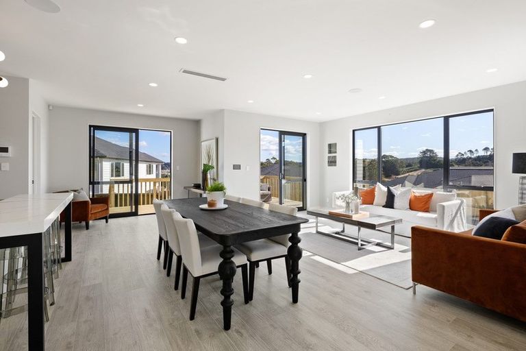 Photo of property in 28 Takurua Terrace, Orewa, 0931