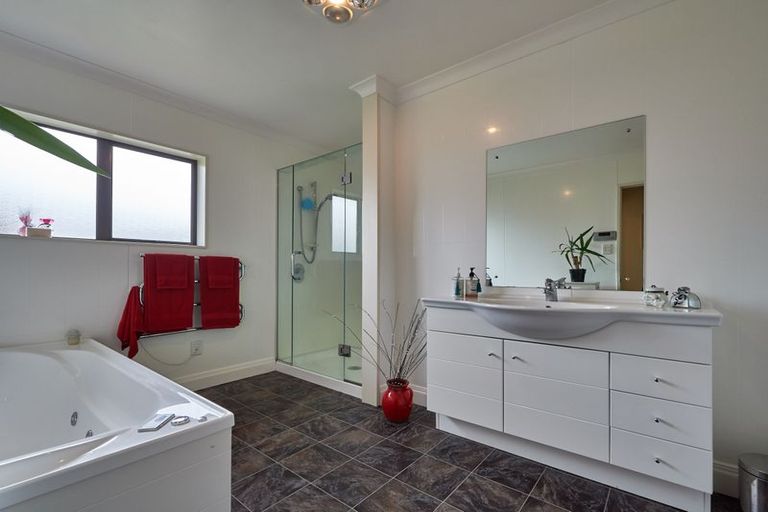 Photo of property in 14 Brookside Close, Highbury, Palmerston North, 4412