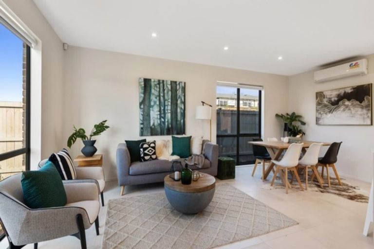 Photo of property in 35 Pepene Avenue, Takanini, 2112