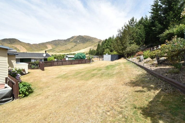 Photo of property in 32 Black Peak Road, Omarama, 9412