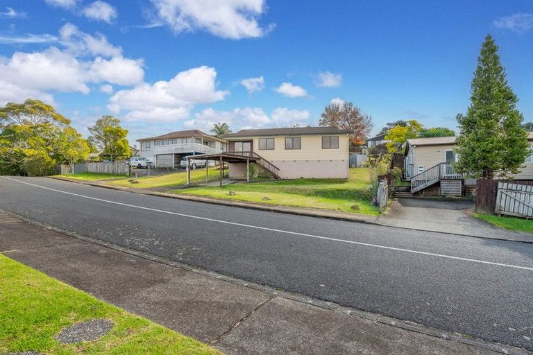 Photo of property in 14 Rehia Road, Massey, Auckland, 0614