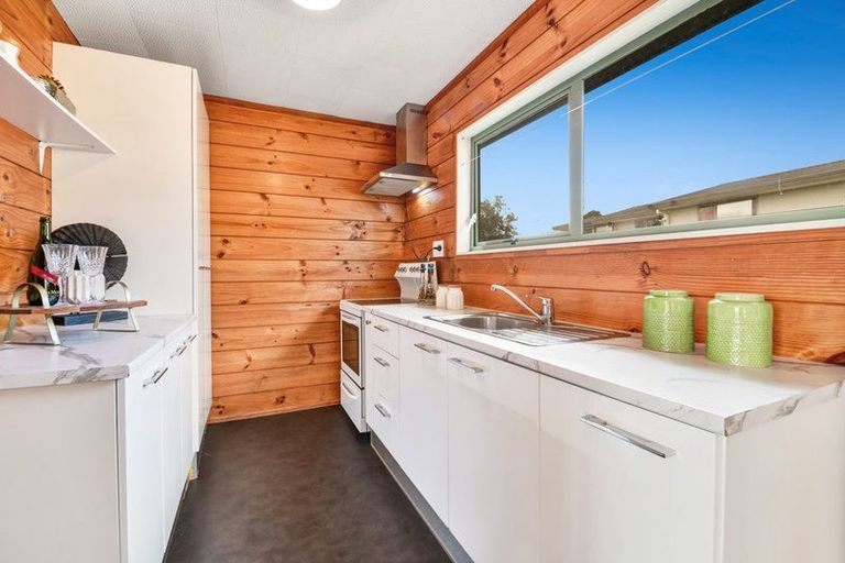 Photo of property in 1/3 Jumento Place, Unsworth Heights, Auckland, 0632