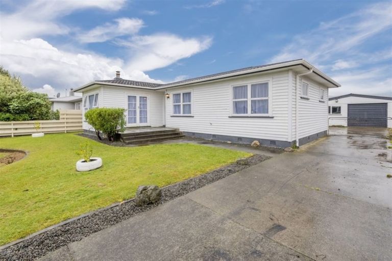 Photo of property in 20 Featherston Street, Levin, 5510