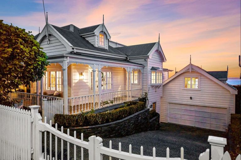 Photo of property in 56 Queen Street, Northcote Point, Auckland, 0627