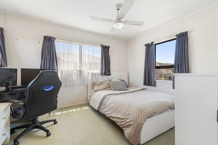 Photo of property in 2/19 South Street, Papakura, 2110