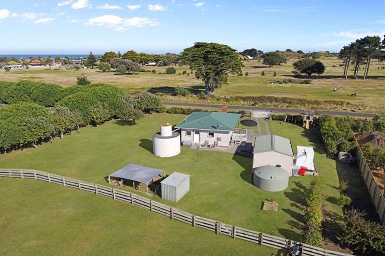 Photo of property in 28 Waitai Street, Castlecliff, Whanganui, 4501