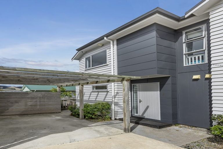 Photo of property in 23e Hinau Street, Tawa, Wellington, 5028