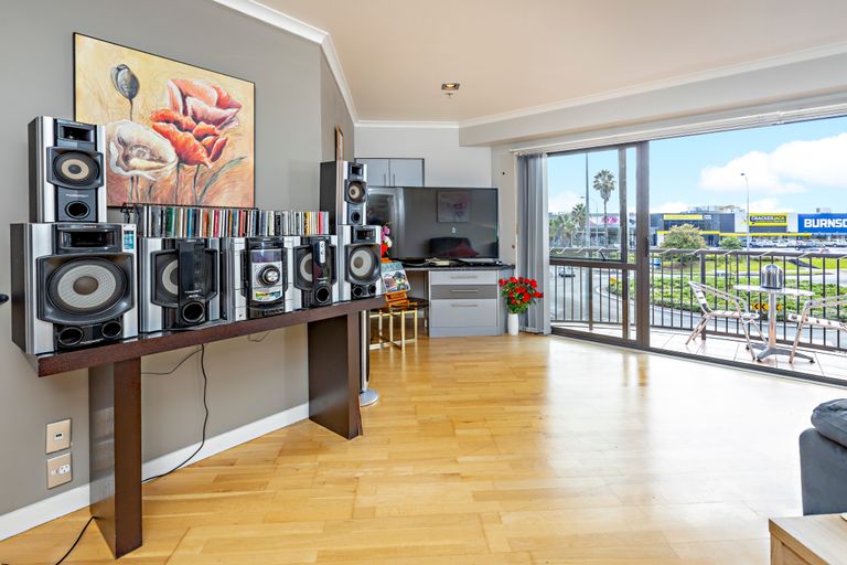 Photo of property in The Rennaissance, 1g/18 Ronwood Avenue, Manukau, Auckland, 2104