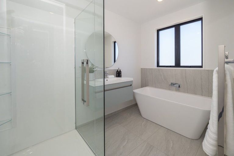 Photo of property in 14 Village Green Drive, Huntingdon, 7774