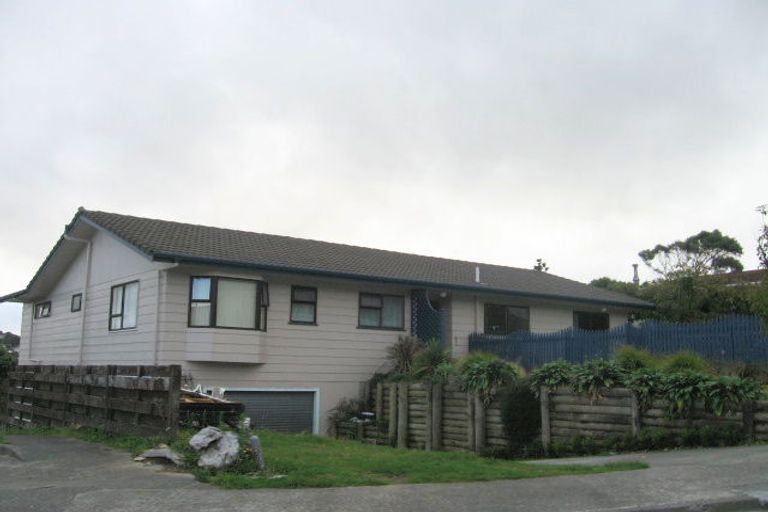 Photo of property in 16 Tortola Crescent, Grenada Village, Wellington, 6037