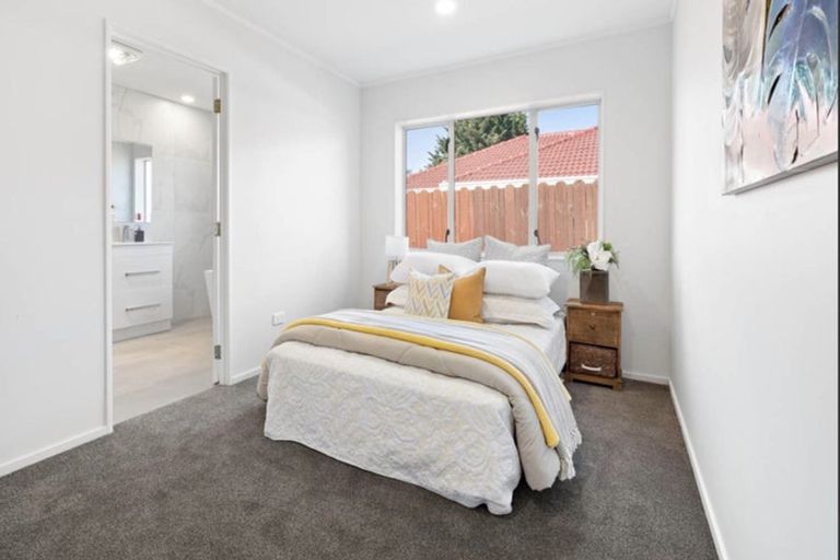 Photo of property in 1 Faldo Drive, Golflands, Auckland, 2013