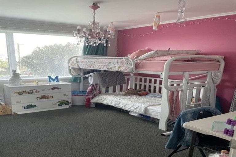 Photo of property in 18 Farnborough Crescent, Mangere, Auckland, 2022